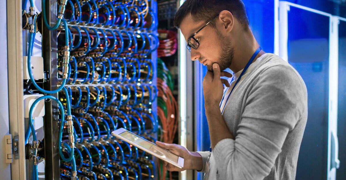 Kim jest i ile zarabia administrator systemów?