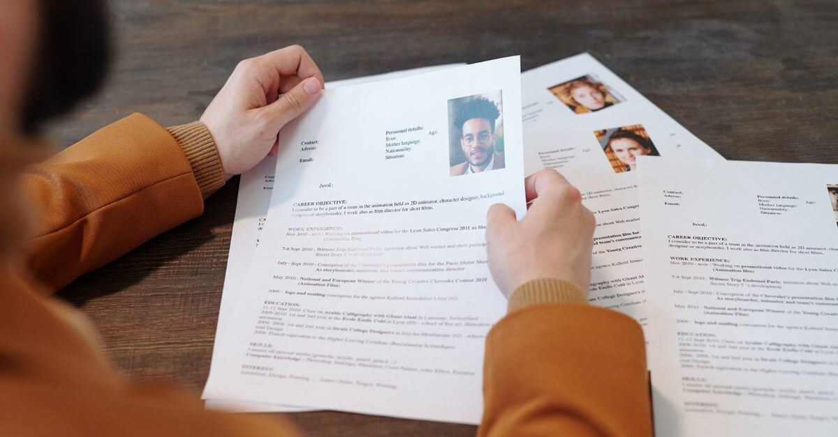 Techniki formatowania CV: Jak zadbać o aspekty wizualne dokumentów aplikacyjnych